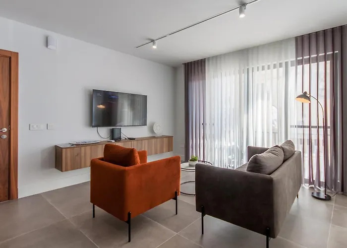 Exceptional Sunlit Bay - Happy *